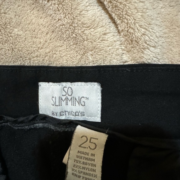 Chicos So Sliming Large Shorts - Picture 2 of 5